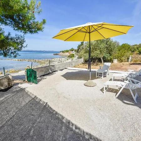 House Pine Shadow Сasa de vacaciones Pašman