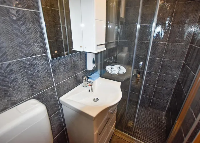 Vikendica House Pine Shadow