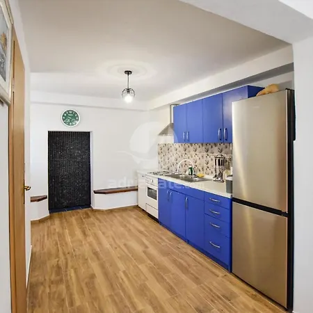 بيت للعطل House Pine Shadow