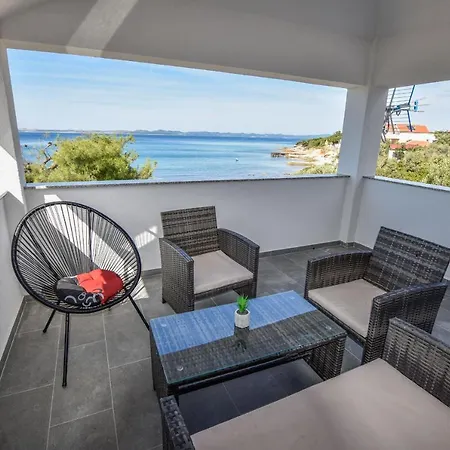 House Pine Shadow بيت للعطل