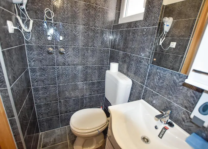 House Pine Shadow Pašman