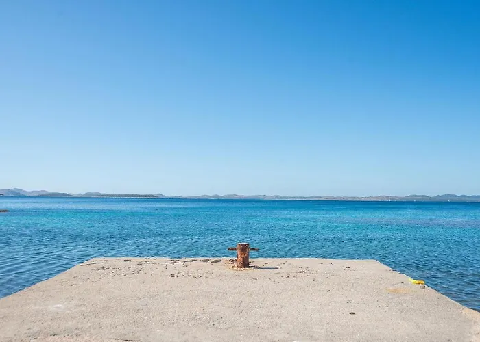House Pine Shadow * Pašman